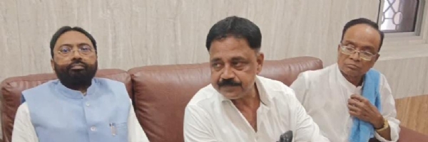 बाबाधााम मेले के बारे जानकारी देते मंत्री सुदिव्य कुमार व अनय ् बाबाधााम मेले के बारे जानकारी देते मंत्री सुदिव्य कुमार व अनय ्