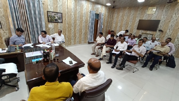 चकबंदी कार्यो को समय से करे पूरा :सीआरओ* चकबंदी कार्यो को समय से करे पूरा :सीआरओ*