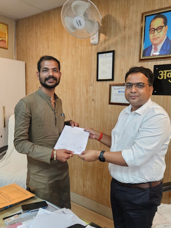 अररिया फोटो:राजद नेता एसडीओ को ज्ञापन देते