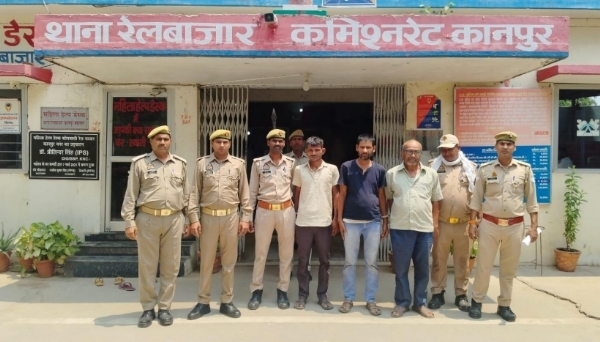 पुलिस की गिरफ्त में आरोपित चरस तस्कर पुलिस की गिरफ्त में आरोपित चरस तस्कर