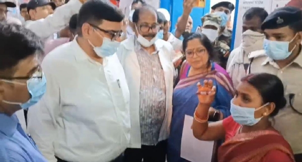 जायजा लेते प्रमंडलीय आयुक्त