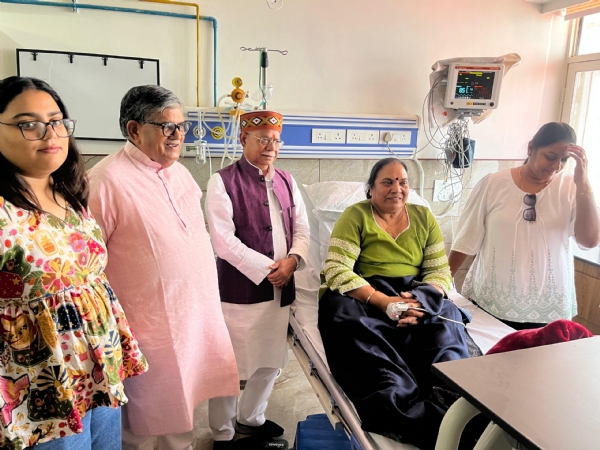 हिमाचल के राज्यपाल शुक्ल आईजीएमसी में मुलाकात करते