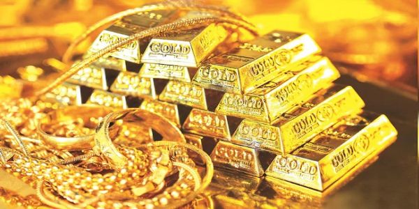 सोना फिर एक लाख रुपये के पहुंचा पार, चांदी भी चमकी