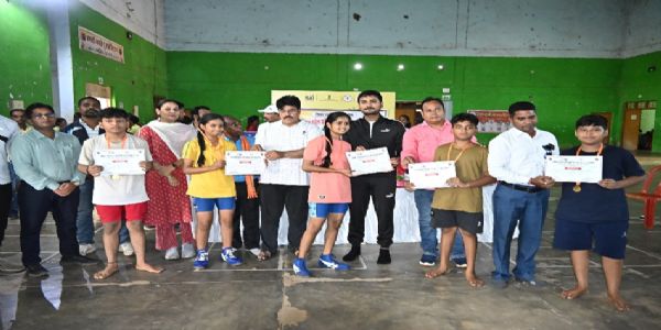 बच्चों को पढ़ना जितना जरूरी, उतना ही खेलना भी जरूरी : महापौर रामू रोहरा