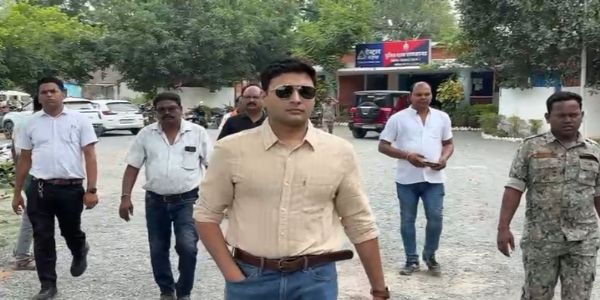 धर्मजयगढ़ में युवक से मारपीट का मामला: एक आरोपित गिरफ्तार, अन्य आरोपितों की तलाश जारी