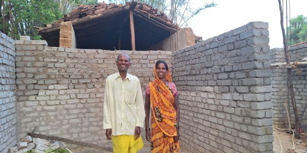 कोरबा: कच्चे मकानों की दीवार ही नहीं टूटी, मुसीबते भी टूट कर खुशियों को कर रही पक्का