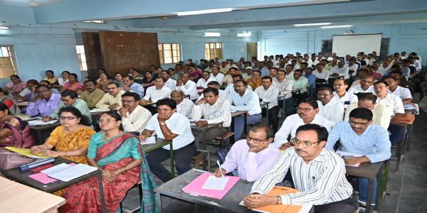 बोर्ड परीक्षा परिणाम आशानुरूप नहीं , शिक्षकों पर तय होगी जिम्मेदारी : कलेक्टर