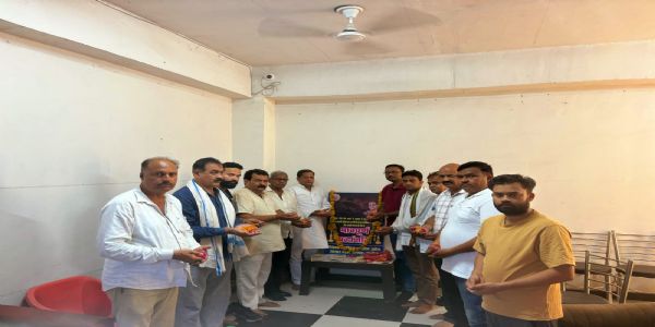 हवाई हादसे में मृतकों को श्रद्धांजलि, व्यापार मंडल ने आयोजित की शोकसभा