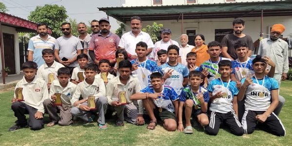 राज्य स्तरीय प्रतियोगिता में भाग लेकर लौटे कबड्डी और क्रिकेट खिलाड़ी