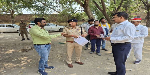 जालौन: एआरटीओ कार्यालय में डीएम-एसपी और सिटी मजिस्ट्रेट की संयुक्त छापेमारी, दो संदिग्ध दलाल गिरफ्तार