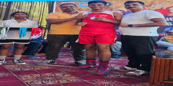 पूर्णिया के आर्यन ने बॉक्सिंग में जीता रजत, बढ़ाया पूर्णिया का मान