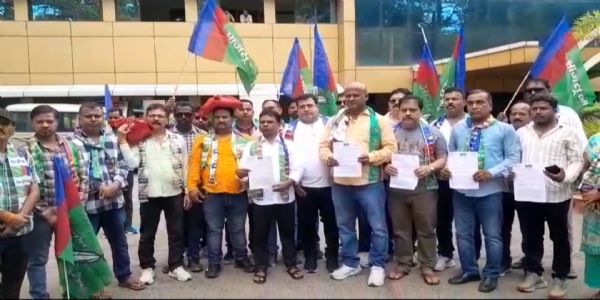 यातायात पुलिस की मनमानी के खिलाफ आजसू ने चलाया हस्ताक्षर अभियान
