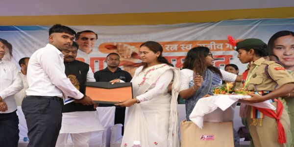 कड़ी मेहनत और लक्ष्य पाने की जिद से मिलती है सफलता : मंत्री