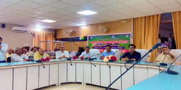 प्राकृतिक खेती से पर्यावरण प्रदूषण बचाने के लिए किसानों को किया जागरूक