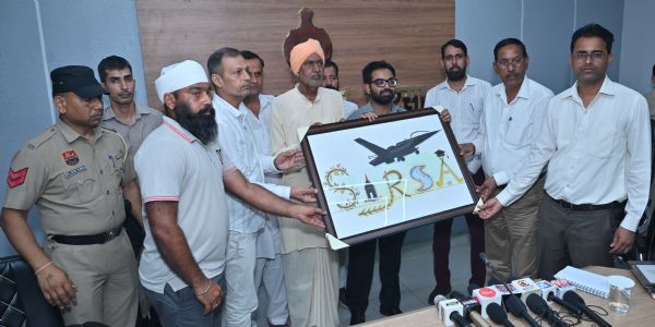 सिरसा: सिरसा के समग्र विकास को दर्शाती पेंटिंग का एडीसी ने किया लोकार्पण