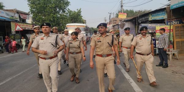 तीन गांवाें में पंचायत चुनाव से पहले झज्जर पुलिस ने निकाला फ्लैग मार्च
