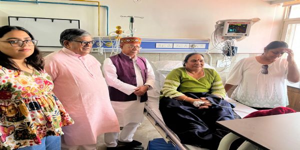 पंजाब के राज्यपाल की पत्नी की तबीयत बिगड़ी, राज्यपाल शुक्ल ने अस्पताल जाकर जाना हाल