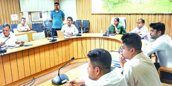 मेला अधिकारी व डीएम ने अर्द्ध कुम्भ एवं हरिद्वार के चहुंमुखी विकास के लिए प्रस्तावित कार्यों की समीक्षा की