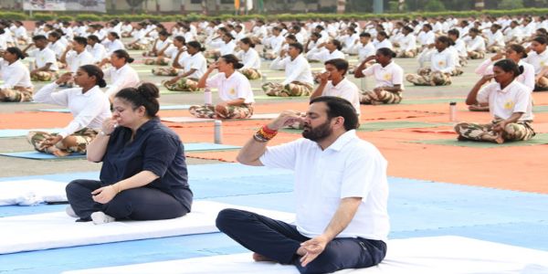 सीएम का दावा- योग दिवस पर 11 लाख साधक एक साथ करेंगे योगाभ्यास