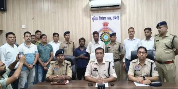 भारत रत्न डॉ. भीमराव अंबेडकर की प्रतिमा पर मिट्टी लगाने वाले दो आरोपित गिरफ्तार