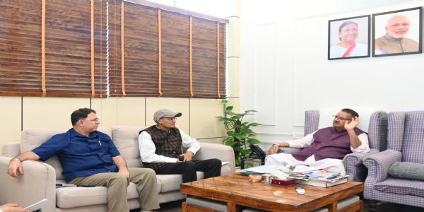 पॉलीहाउस निर्माण कार्य में गति लाएं : कृषि मंत्री गणेश जोशी
