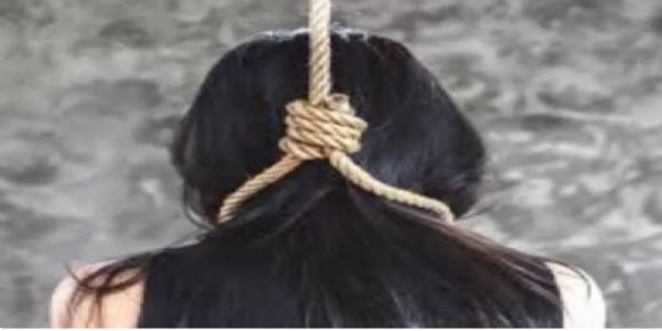 फांसी के फंदे से लटकती हुई मिली महिला की लाश, हत्त्या का आरोप