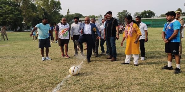 खेल न केवल शारीरिक विकास का माध्यम है, बल्कि यह अनुशासन को भी विकसित करता है : जिलाधिकारी