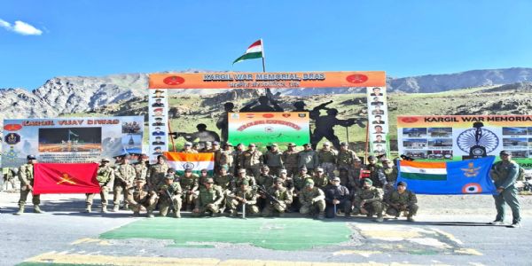 टोलोलिंग विजय की स्मृति में सेना का श्रद्धांजलि अभियान, वीरता को किया नमन