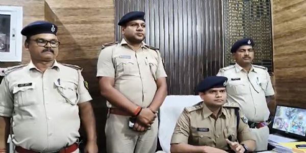 मंटू बस से 20 लाख से अधिक की लॉटरी टिकट जब्त, दो गिरफ्तार
