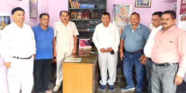 व्यापारियाें ने विमान दुर्घटना में मृतकों को दी श्रद्धांजलि