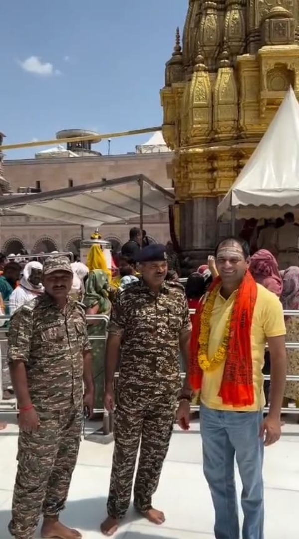 बाबा विश्वनाथ के दरबार में तेज प्रताप