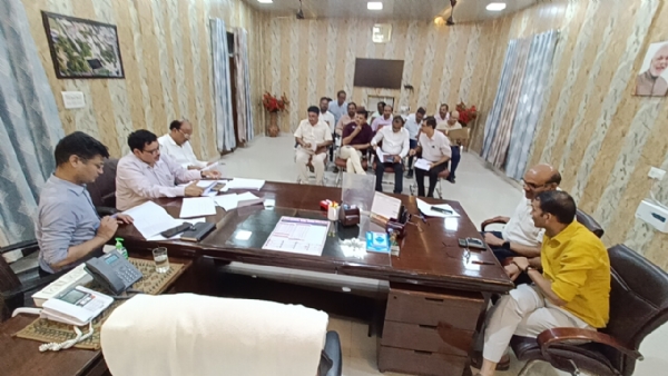 चकबंदी कार्यो को समय से करे पूरा :सीआरओ* चकबंदी कार्यो को समय से करे पूरा :सीआरओ*