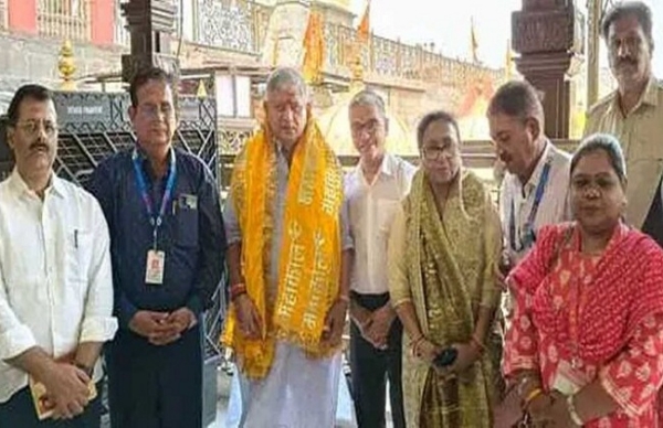 भगवान महाकाल के दर्शन के बाद केंद्रीय मंत्री राजीव रंजन का स्वागत किया गया