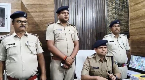 जानकारी देते डीएसपी