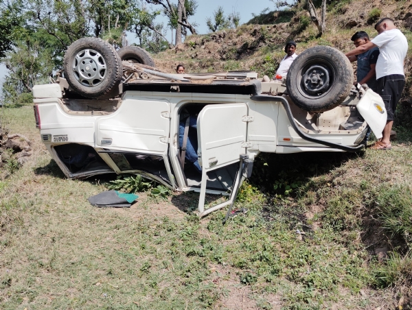 दुर्घटनाग्रस्त गाड़ी। दुर्घटनाग्रस्त गाड़ी।
