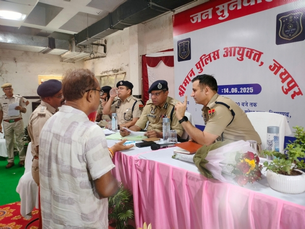पुलिस कमिश्नर ने जनसुनवाई में परिवादियों की समस्या सुन किया तुरंत  निस्तारण