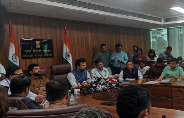 प्रेस कांफ्रेंस को संबोधित करते नागरिक उड्डयन मंत्री राम मोहन नायडू किंजरापु प्रेस कांफ्रेंस को संबोधित करते नागरिक उड्डयन मंत्री राम मोहन नायडू किंजरापु