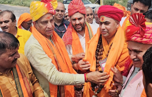 सोनीपत: गुरु गोरखनाथ चौक के निर्माण कार्य आरंभ के अवसर पर संत व जन प्रतनिधि