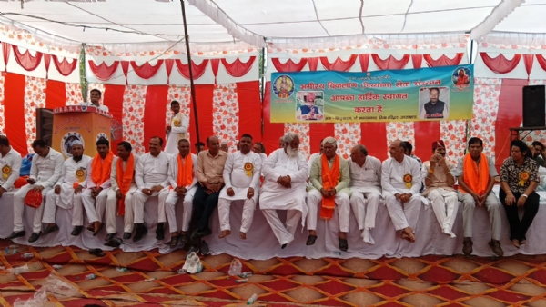 कार्यक्रम में मंच पर मौजूद राज्य मंत्री जसवंत सैनी, श्यामवीर सैनी, विकास सैनी, अशोक सैनी व डॉ. पहलसिंह सैनी।