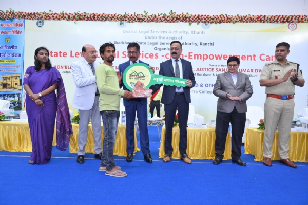 प्रखंडों में ही ग्रामीणों को मिले योजनाओं का लाभ: न्यायमूर्ति सुजीत नारायण
