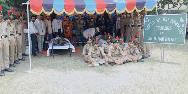 रक्तदान करते एनसीसी कैडॆट