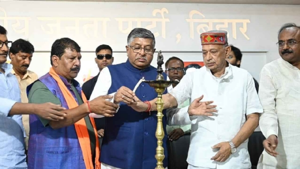 भाजपा कार्यालय में बुद्धिजीवी प्रकोष्ठ  की बैठक का   सम्बोधित करते  सांसद रविशंकर प्रसाद