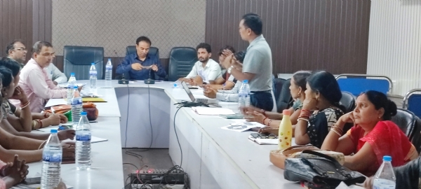 बैठक में शामिल लोग