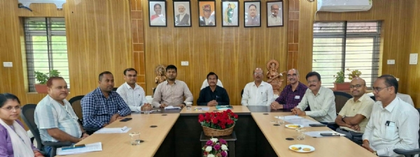 कुशाभाऊ ठाकरे पत्रकारिता एवं जनसंचार विश्वविद्यालय रायपुर में विभागाध्यक्षों की मासिक समीक्षा बैठक आयोजित की गई