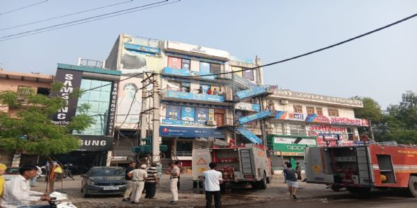 भिवानी में आकाश इंस्टीट्यूट की इमारत में लगी आग, कोई हताहत नहीं