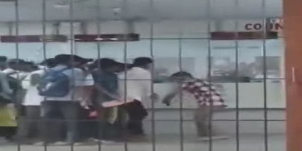 नौकरी की लाइन में युवाओं पर बरसी लाठियां, सरकारी कर्मी राहुल कुमार पर होगी कार्यवाही
