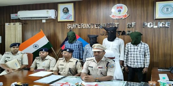 पुलिस ने किया दो लूट का खुलासा, चार गिरफ्तार