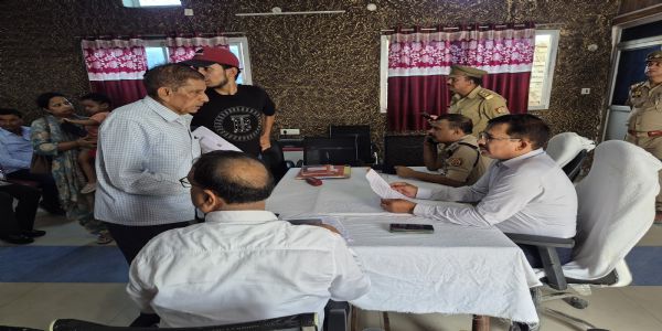सरकारी भूमि पर कब्जा अभियान चलाकर हटाया जाए- जिलाधिकारी