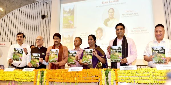 मुख्यमंत्री ने पुस्तक ‘लैंडस्केपिंग के मूल सिद्धांत’ का विमोचन किया, बोली विकास के साथ-साथ पर्यावरण को भी संजोएंगे