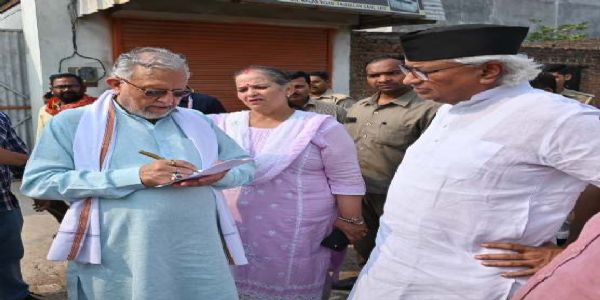 लखनऊ के प्रभारी मंत्री सुरेश खन्ना ने सीवर सफाई पर लगाई डांट